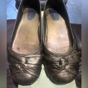 Bronze Leather Naturalizer Flats Size 10